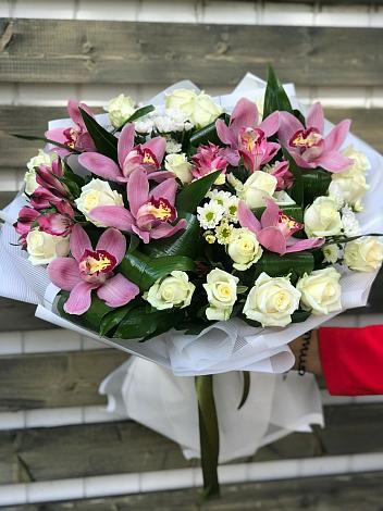 Букет цветов из: Розы и Хризантемы в Стрелке