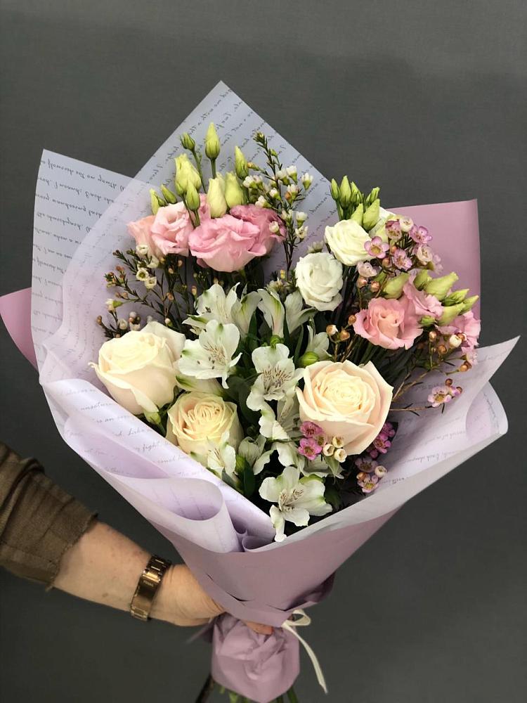 Букет цветов из: Альстромерии, Розы и Лизиантусы в Стрелке