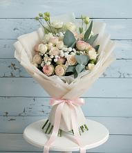 Букет цветов из:  Розы и Лизиантусы #REPLACE_PRED# Стрелке