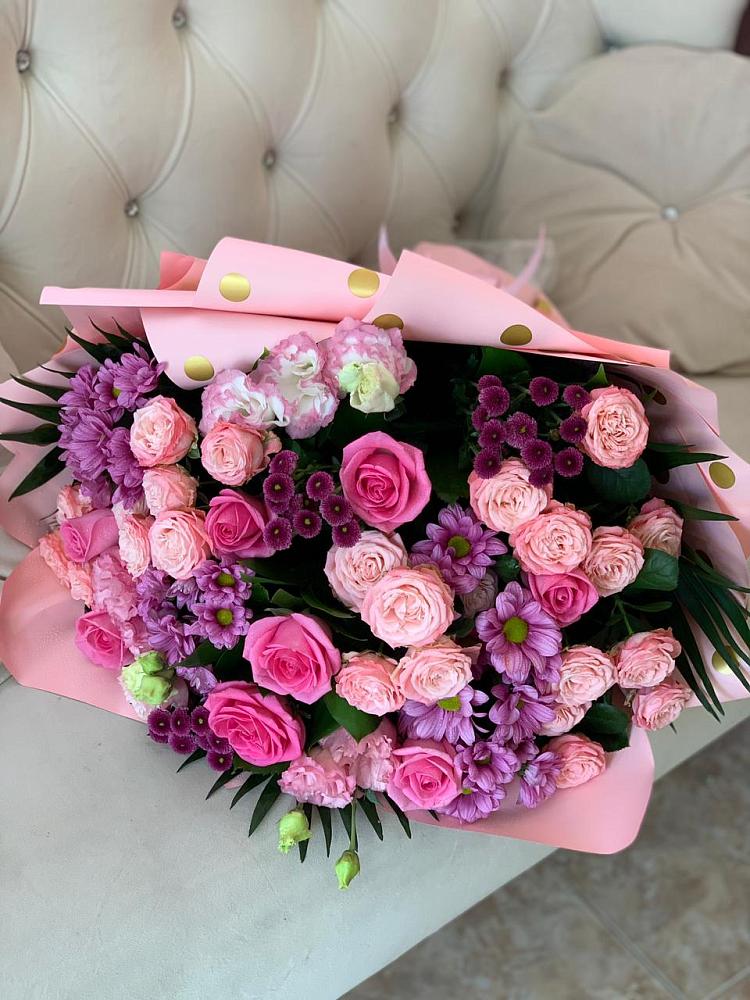 Букет цветов из: Хризантемы, Розы и Лизиантусы в Стрелке