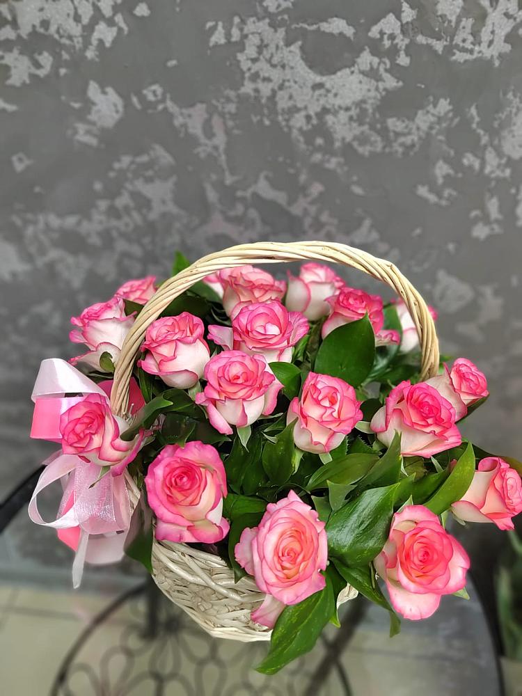 Цветочная композиция из Розы в корзине в Стрелке