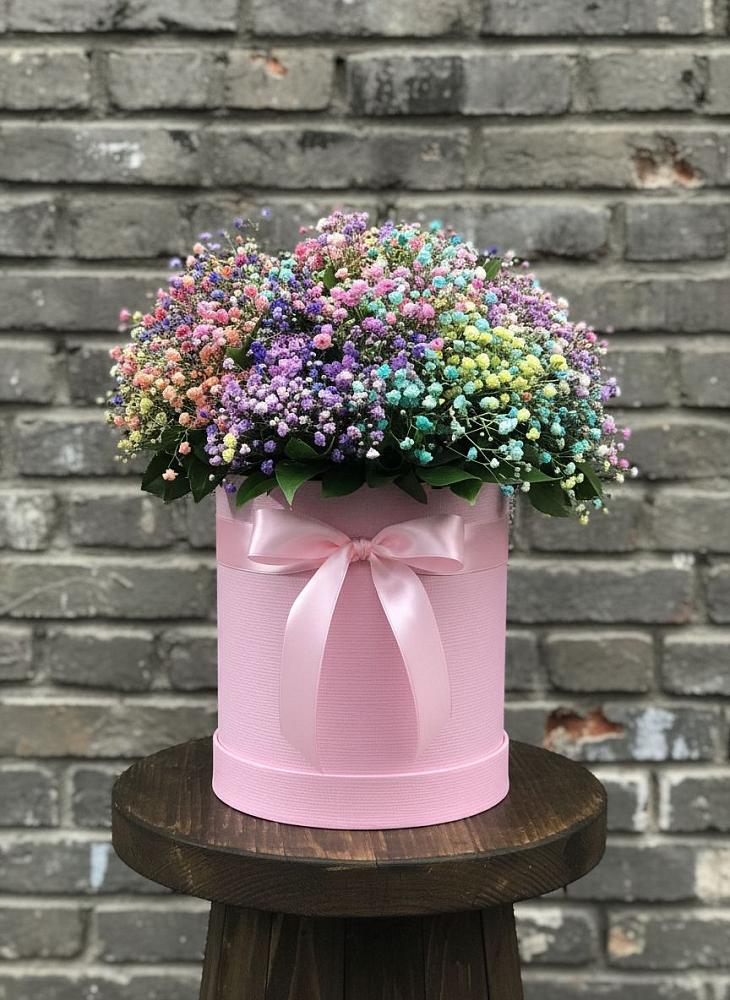 Цветочная композиция из Гипсофила и Розы в шляпной коробке в Стрелке