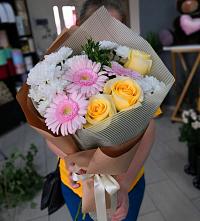 Букет цветов из:  Герберы, Розы и Хризантемы в Стрелке