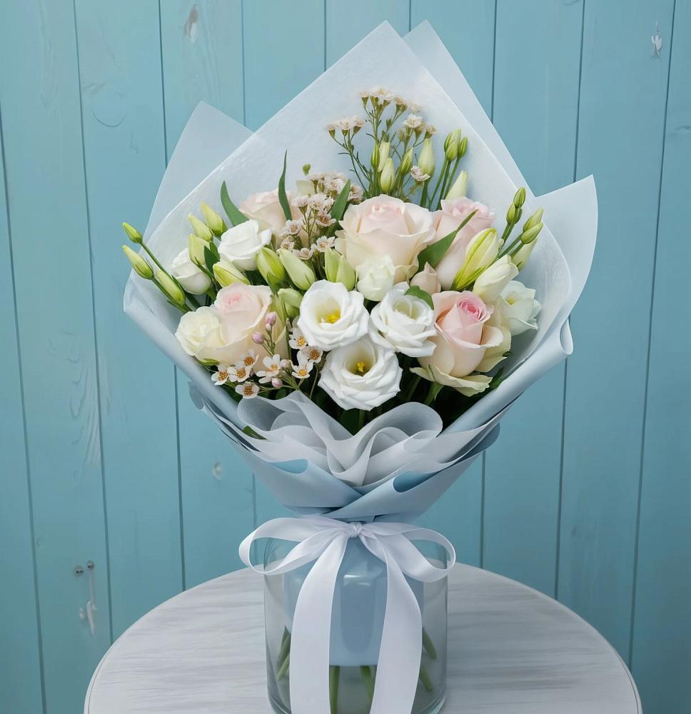 Букет цветов из: Розы и Лизиантусы в Стрелке