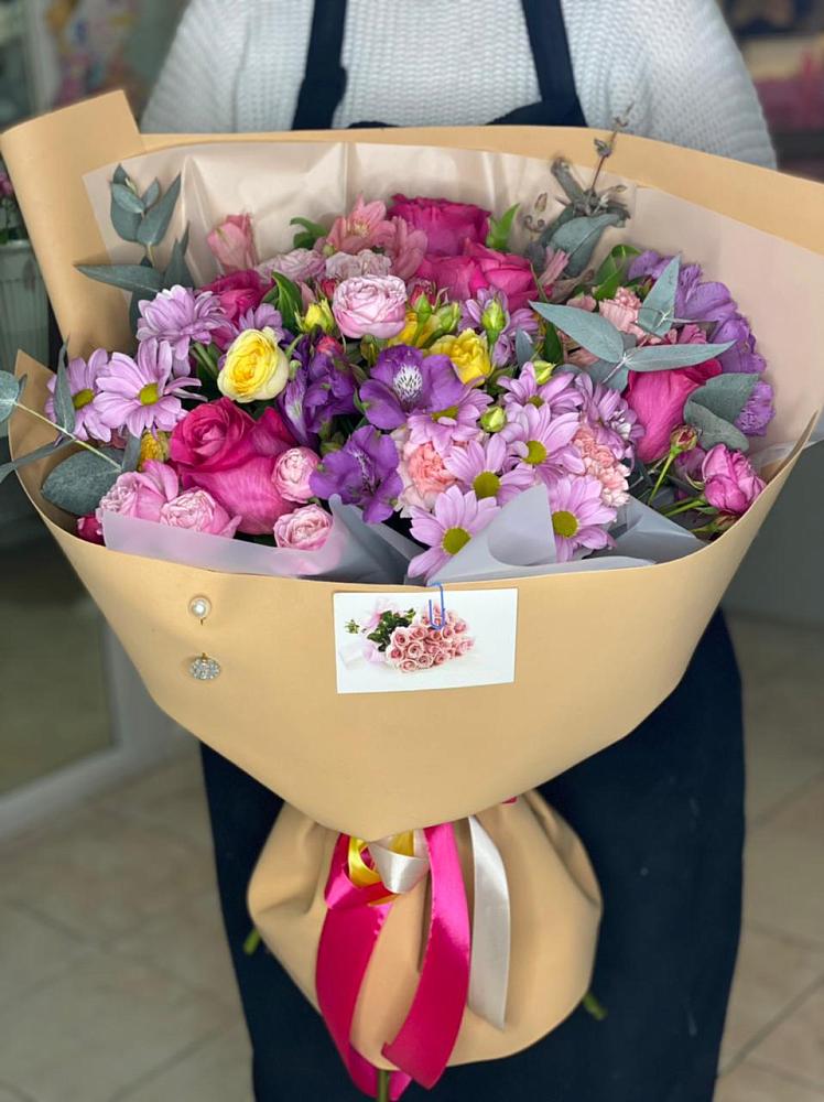 Букет цветов из: Хризантемы, Гвоздики и Альстромерии в Стрелке