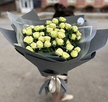 Букет Белые кустовые розы Солинеро в Стрелке