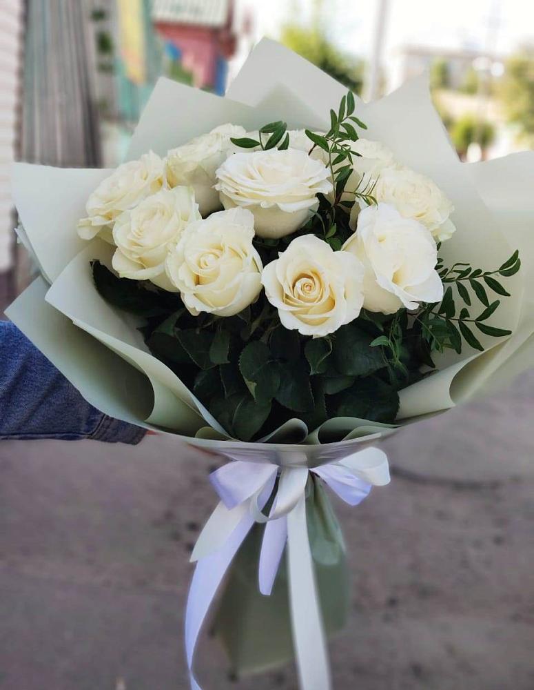 Букет Белые розы Проуд в Стрелке