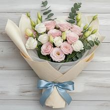 Букет цветов из:  Лизиантусы в Стрелке