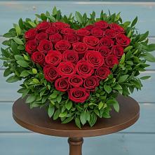 Цветочная композиция из Розы в виде сердца в Стрелке