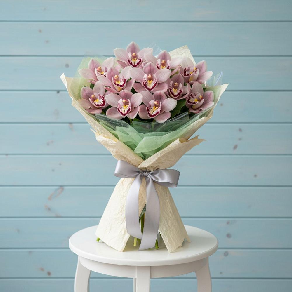 Букет цветов из: Орхидеи и Розы в Стрелке