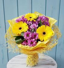 Букет цветов из:  Хризантемы и Герберы в Стрелке