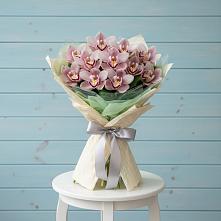 Букет цветов из:  Орхидеи и Розы #REPLACE_PRED# Стрелке