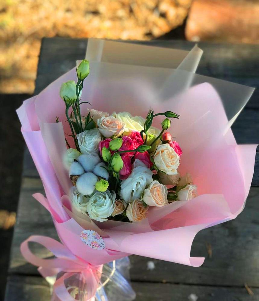 Букет цветов из: Розы и Лизиантусы в Стрелке