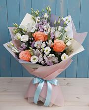 Букет цветов из:  Лизиантусы, Розы, Альстромерии и Гипсофила в Стрелке