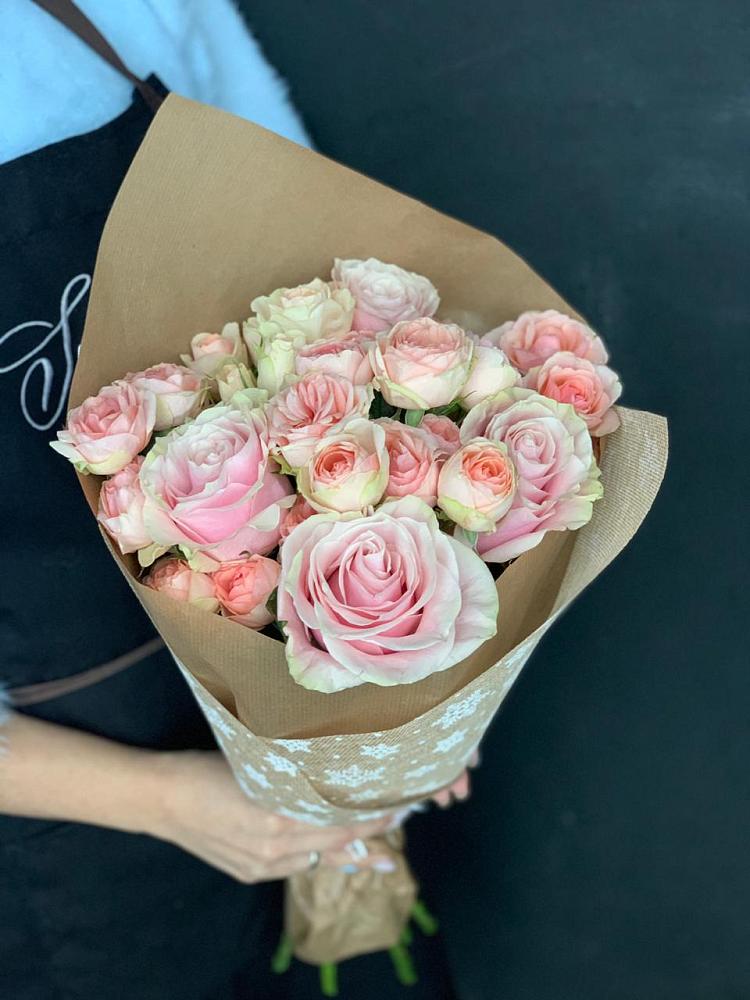 Букет цветов из: Хризантемы и Розы в Стрелке