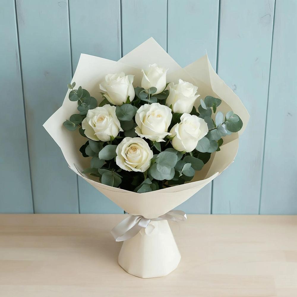 Букет Белые розы в Эвкалипте в Стрелке