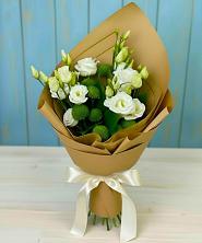 Букет цветов из:  Хризантемы и Лизиантусы в Стрелке