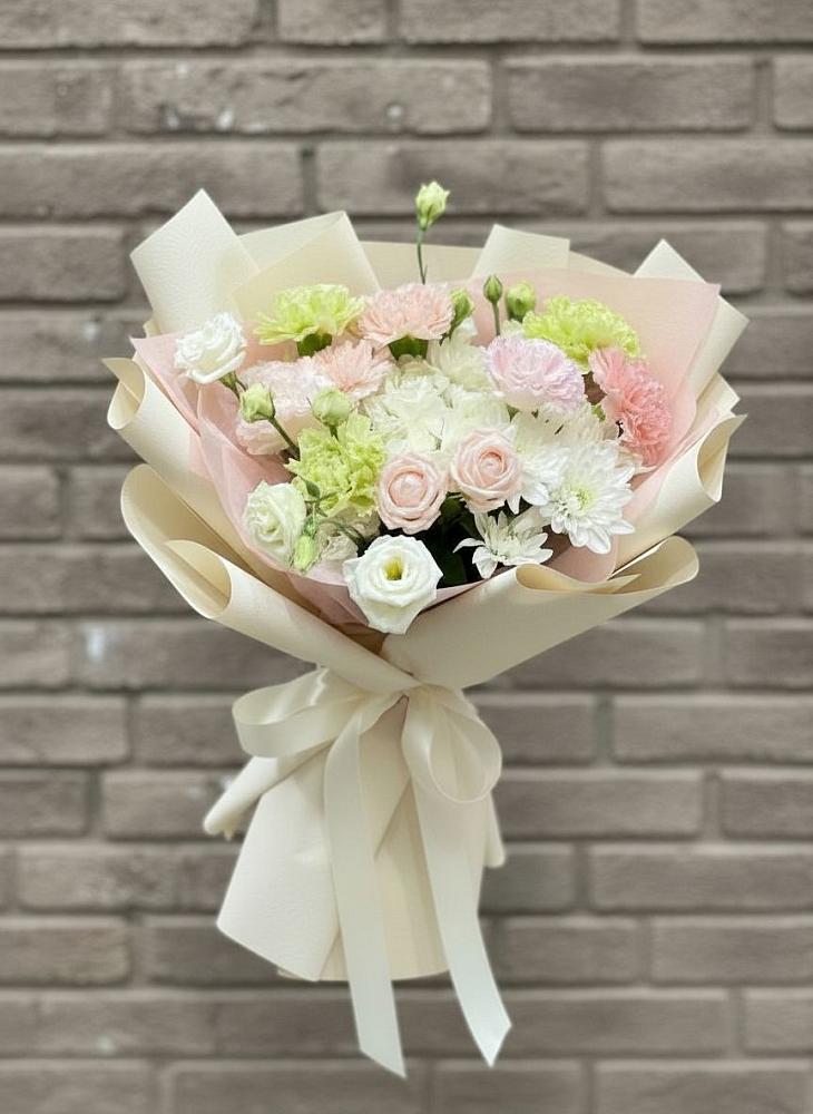 Букет цветов из: Гвоздики, Розы, Лизиантусы и Хризантемы в Стрелке