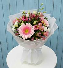 Букет цветов из:  Герберы, Альстромерии и Лизиантусы в Стрелке
