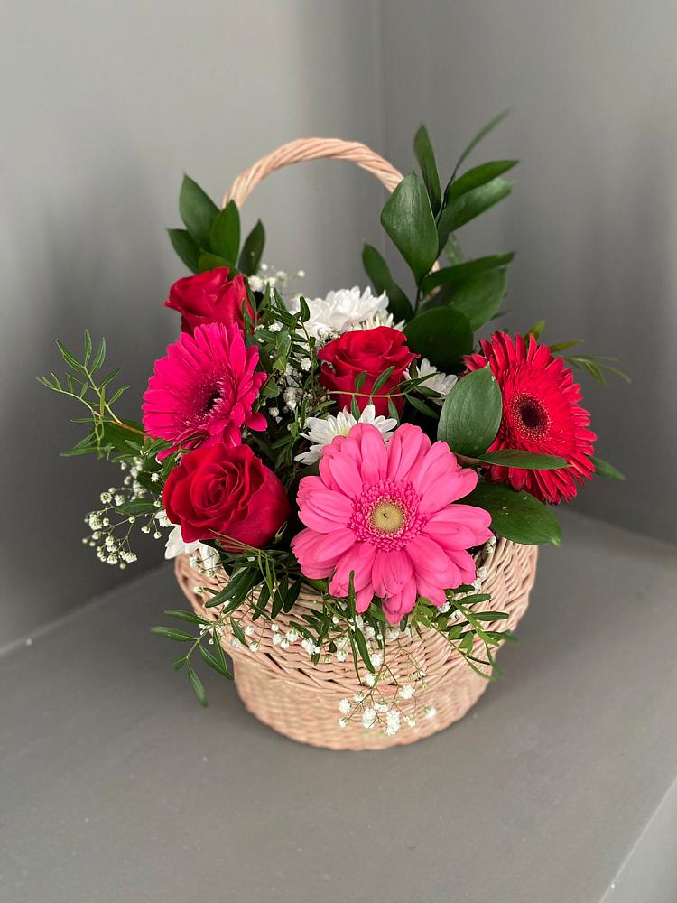 Цветочная композиция из Розы, Хризантемы и Герберы в корзине в Стрелке