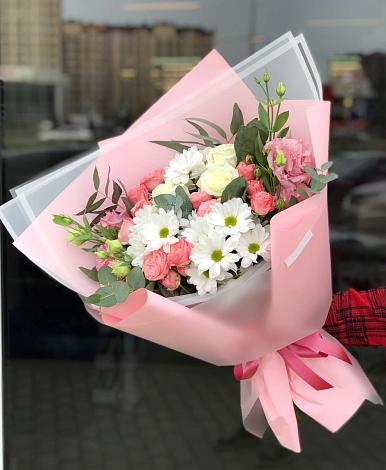 Букет цветов из: Розы, Лизиантусы и Хризантемы в Стрелке