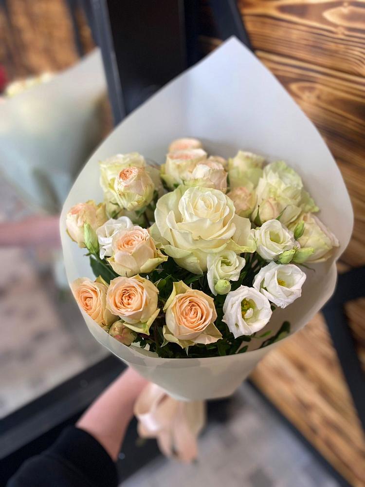 Букет цветов из: Розы и Лизиантусы в Стрелке