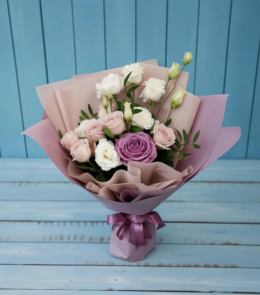 Букет цветов из: Розы и Лизиантусы в Стрелке